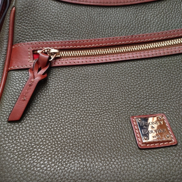 👛 SOLD 👛 Dark Green Dooney and Bourke Purse 👜 - Picture 7 of 7